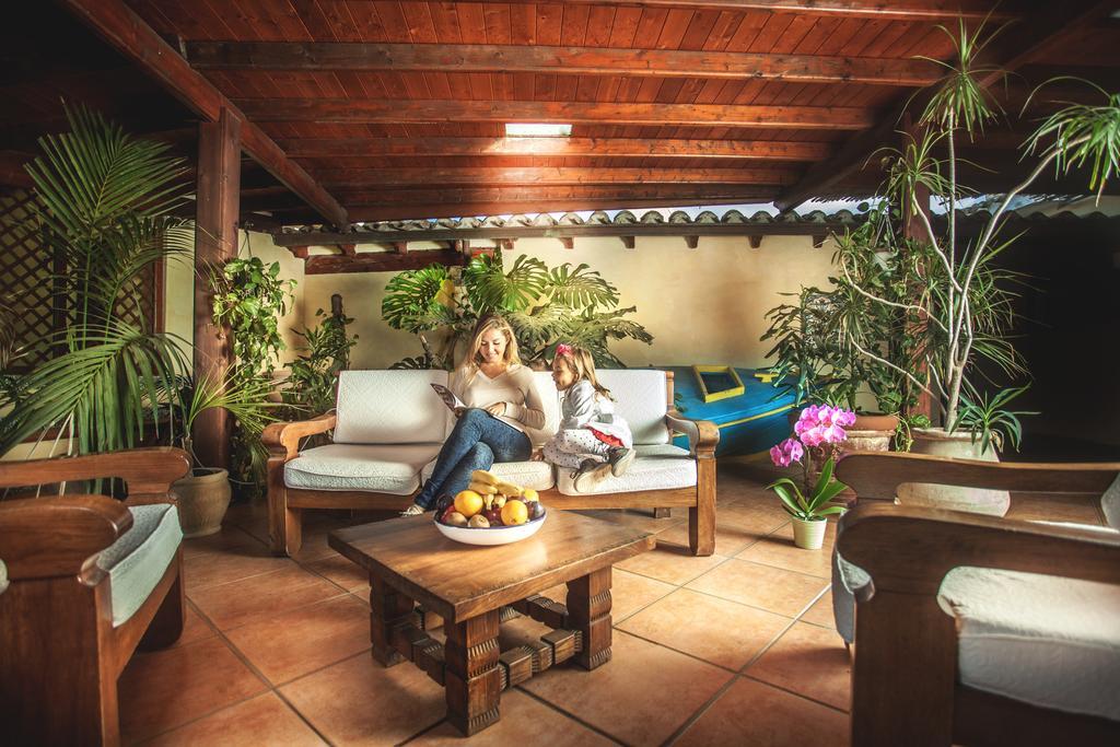 Hotel Fiore Di Maggio ヴィッラシミーウス エクステリア 写真