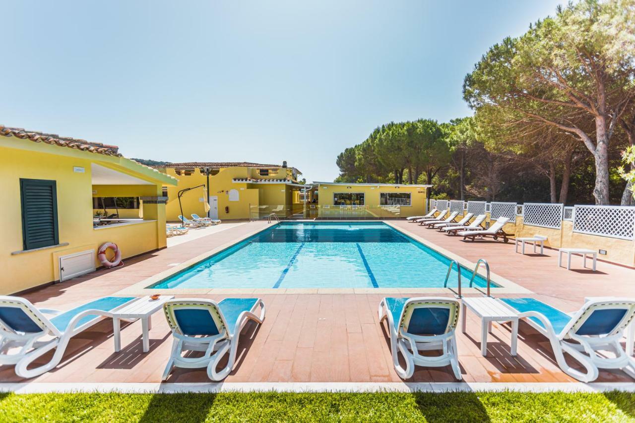 Hotel Fiore Di Maggio ヴィッラシミーウス エクステリア 写真